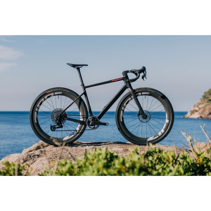 Megamo West 05 2027 - Gravel Carbone SRAM Apex AXS | Velonline